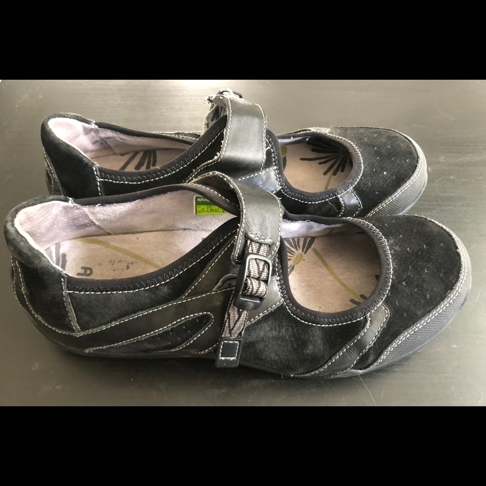 Ahnu black suede Mary Jane flats shoes sz 9/ 39.5